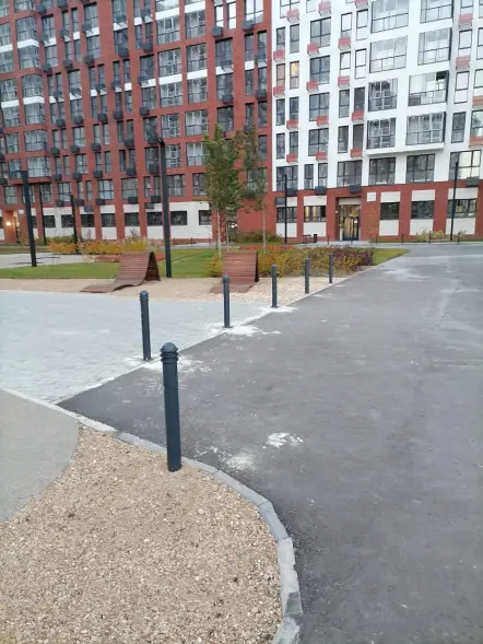 Тротуарный столбик «Тесла»