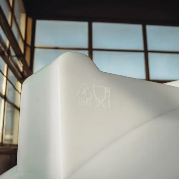 Емкость ЦКТ 3000 л с патрубком 90мм с фланцем под плотность до 1,5 г/см3 белая в обрешетке с лестницей