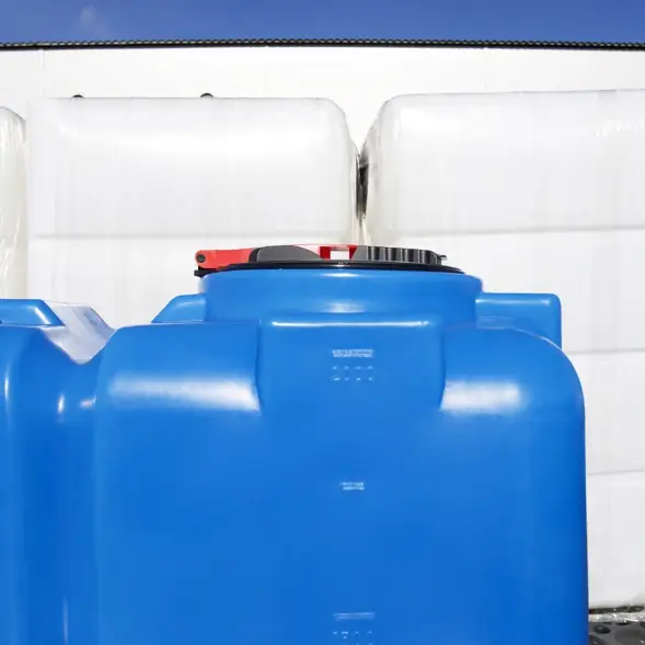 Емкость ST 2000л с патрубками 100мм под плотность до 1.2 г/см3 с откидной крышкой синяя