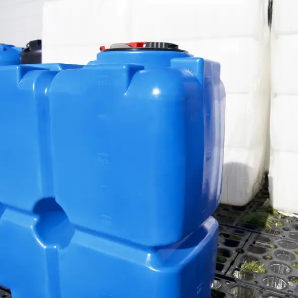 Емкость ST 2000л с патрубками 100мм под плотность до 1.5 г/см3 с откидной крышкой синяя