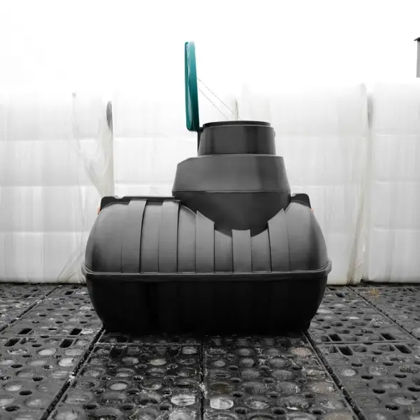 Емкость подземная U 2000 черный