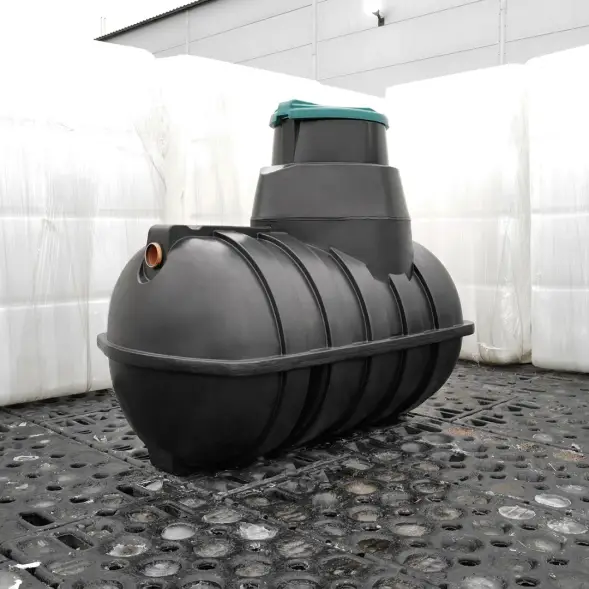 Емкость подземная U 2000 черный