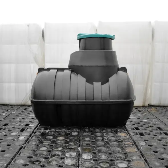 Емкость подземная U 2000 черный