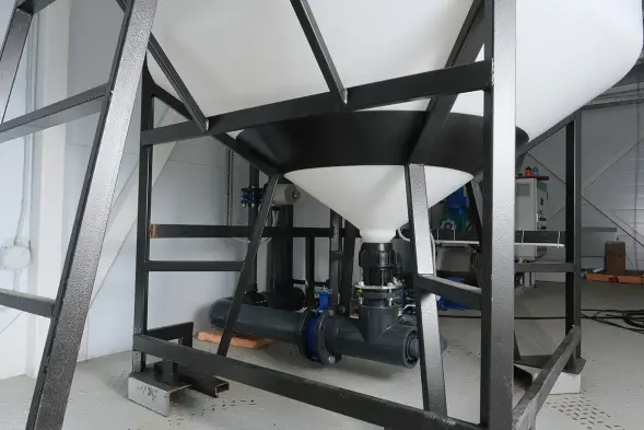 Емкость ЦКТ 3000 л с патрубком 90мм с фланцем под плотность до 1,2 г/см³ белая в обрешетке