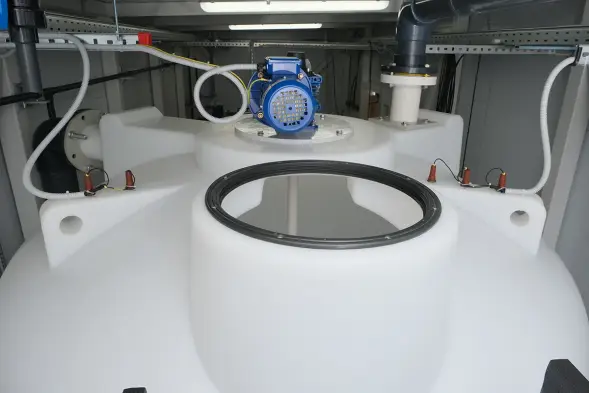 Емкость ЦКТ 3000 л с патрубком 110мм с фланцем под плотность до 1,2 г/см³ белая