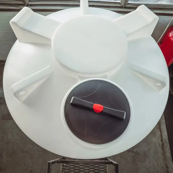 Емкость ЦКТ 5000 л с патрубком 90мм с фланцем белая