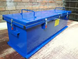 Горизонтальный герметичный специализированный контейнер для сбора, хранения, транспортировки отработанных ртутьсодержащих ламп: ЛБ 20, ЛБ 40, ДРЛ, ГСК 1550, 1550х600х400 мм (3 секции)