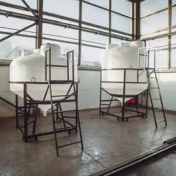 Емкость ЦКТ 5000 л с патрубком 160мм с фланцем под плотность до 1,5 г/см³ белая