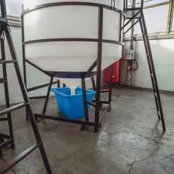 Емкость ЦКТ 5000 л с патрубком 110мм под плотность до 1,5 г/см3 белая в обрешетке