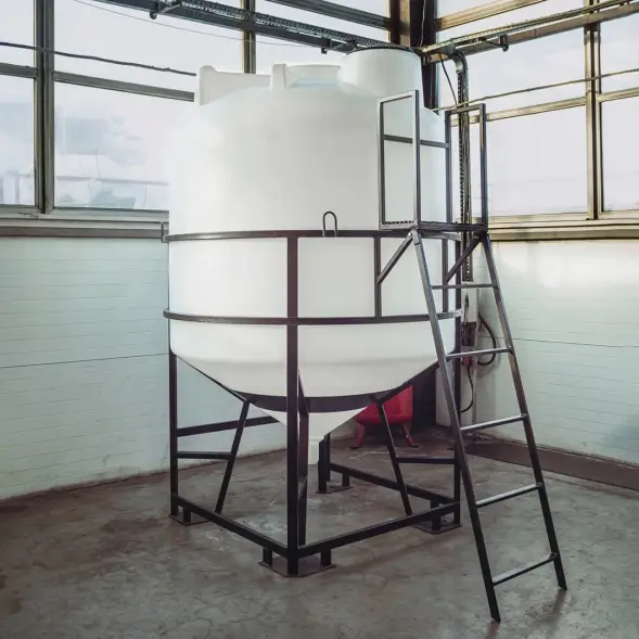 Емкость ЦКТ 5000 л с патрубком 110мм под плотность до 1,5 г/см3 белая в обрешетке