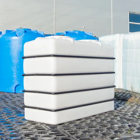 Емкость K 3000л под плотность до 1.2 г/см3 белая в обрешетке