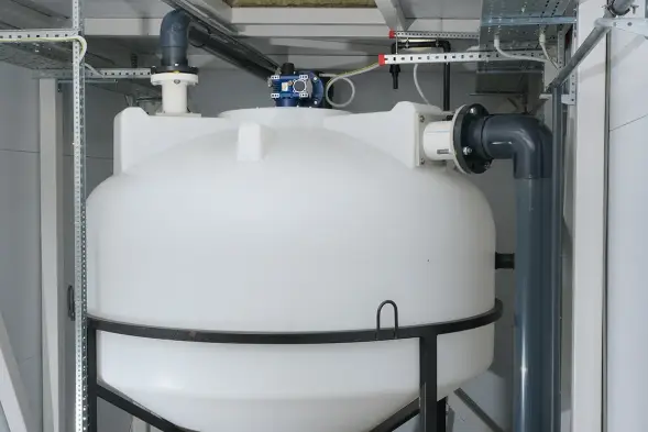 Емкость ЦКТ 3000 л с патрубком 110мм под плотность до 1,5 г/см3 белая в обрешетке