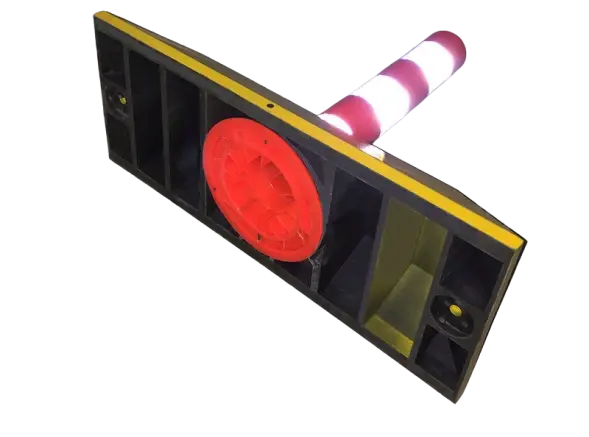 Делиниатор дорожный резиновый ДДР-610 со столбиком сигнальным упругим 380 мм