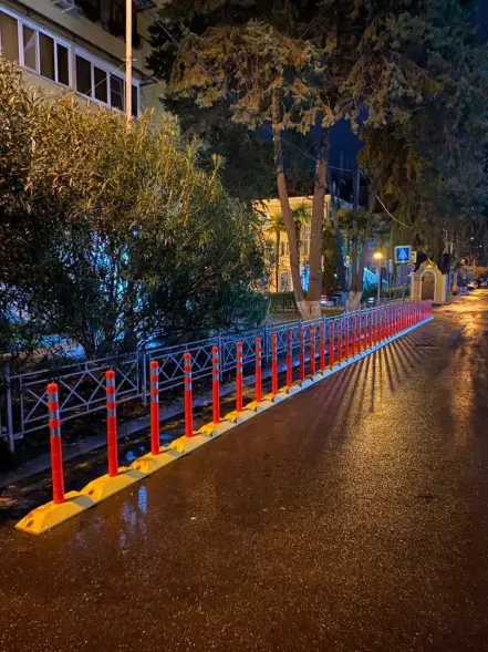 Делиниатор дорожный резиновый ДДР-610 со столбиком сигнальным упругим 650 мм