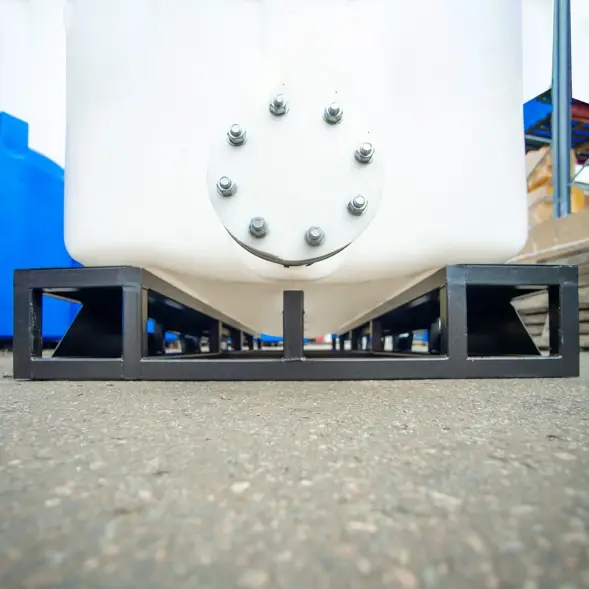 Емкость KR 4000л под плотность до 1.2 г/см3 белая в обрешетке (полный слив)